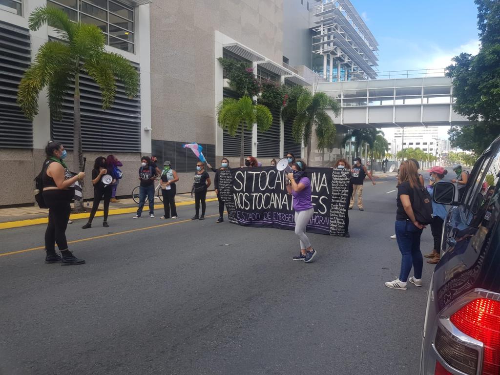 Manifestantes ingresan y toman acción en la Oficina de la Procuradora