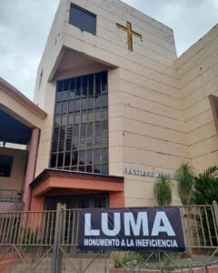 Entrada a la parroquia y colegio Santiago Apóstol en Sierra Bayamón.